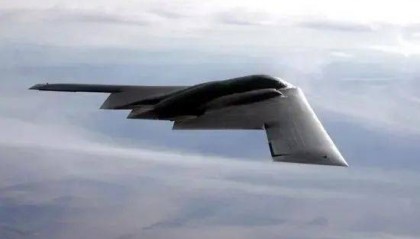 美退役中将披露驾驶价值21亿美元B-2轰炸机细节：只有一间狭窄厕所，飞行员需保持肠胃健康，吃饭无盐无味，凭记忆加油