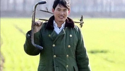 善恶到头终有报,54岁的农民歌手朱之文,如今已走上了新的道路