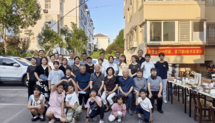 山东一栋楼邻居聚餐8年：每家出2道热菜，没事的都参加