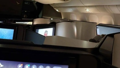 乘客怒斥“乘务员将白葡萄酒提供给3岁小孩”!国泰航空道歉