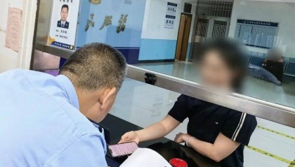 厦门一女子发现账户被冻结，火急火燎冲进派出所要求“解冻”，坚称自己要转“货款”，警方介入，真相水落石出