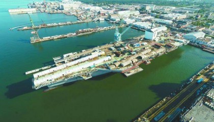 美国航母将陷“危险空窗期”?