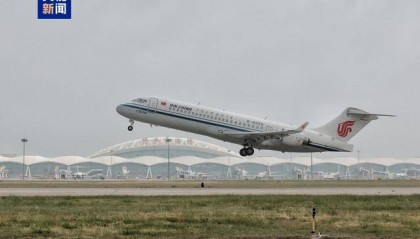 “身披”五星红旗,C909首次载旗执行国际商业航班