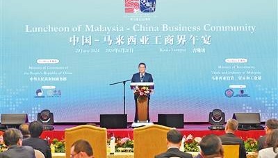 李强同马来西亚总理安瓦尔共同出席中国—马来西亚工商界午餐会并致辞