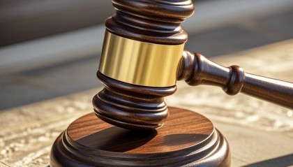 20岁女子遭已婚男友纠缠后跳楼！上海法院判决：男方担责三成