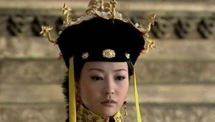 她嫁给乾隆后不得宠,封号却与一位名人相同,可惜没有名人的运气