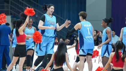 小巨人张子宇迎来WCBA首秀 替补出场15分6板助山东取胜