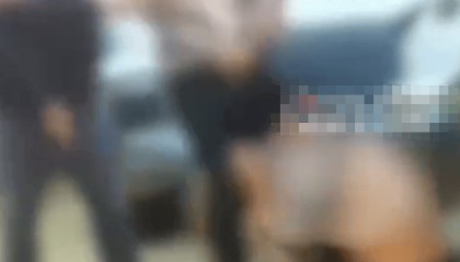 贵州毕节一孕妇凌晨吃宵夜遭两男子殴打,一打人者系公职人员,律师:事业编制可能终结