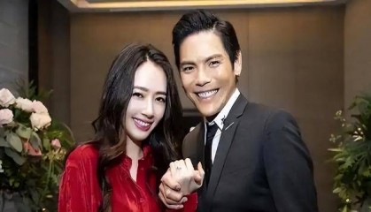 父亲是向华强,母亲是丁佩,她低调的似隐形人,现46岁依然未婚