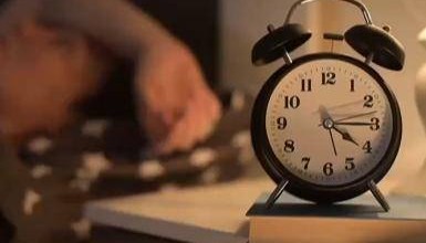 四川一麻醉科医生20多次为失眠女友注射麻醉药致其中毒身亡，获刑2年半