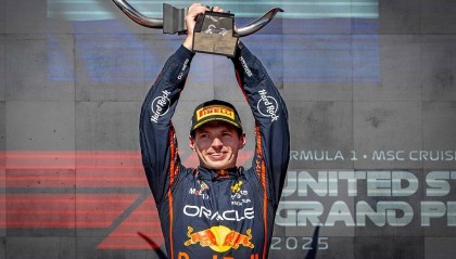 F1美国站-维斯塔潘杆位夺冠 勒克莱尔第三当选最佳车手