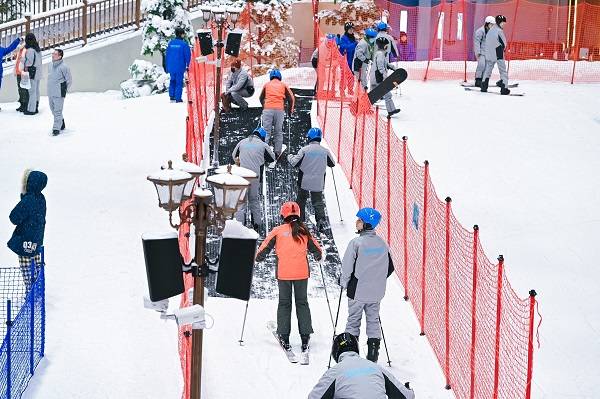 耀雪冰雪世界持续升级场馆软硬件 开辟初学者练习专区 增设滑雪风险提示牌