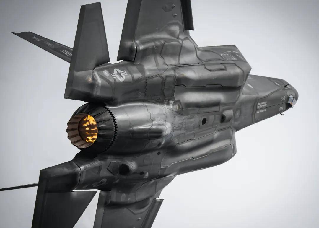 马斯克惊叹中国无人机：白痴才继续生产F-35！美国要迎来新一轮技术革命了？