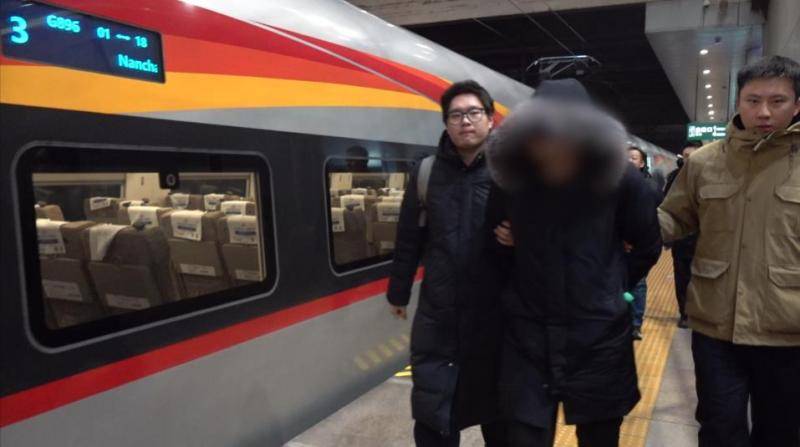 一男子乘网约车去北京西站 下车时“顺走”司机手机被刑拘