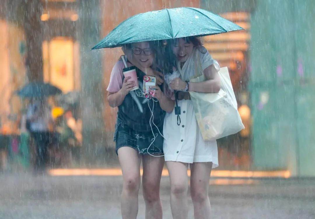 冰雹+强雷雨！广州两区刚刚发布预警！上班要注意→