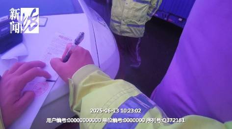 上海高速惊现52米“贪吃车”！民警惊了：你这不是火车啊！