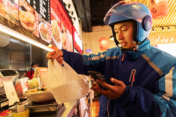 公职人员下班兼职送外卖，本职工作考核到位就行