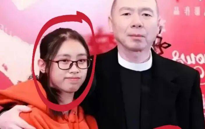 考古|冯小刚带女儿去陈思诚工作室！开个人账号还读影视专业，她也要“女承父业”吗？