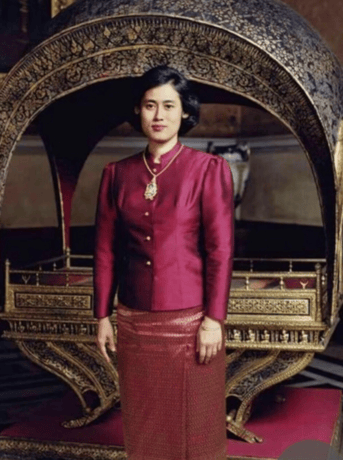 泰国王太后诗丽吉去世，留下19顶奢华王冠和她的传奇一生