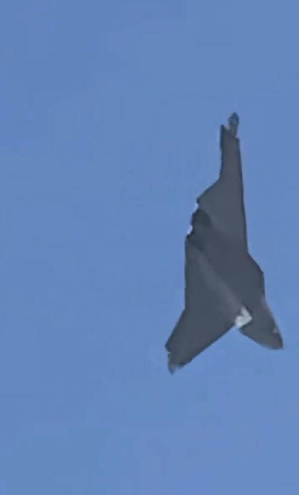 无空速管,疑似第二架歼-50:美国精神胜利法,新六代机东亚决战