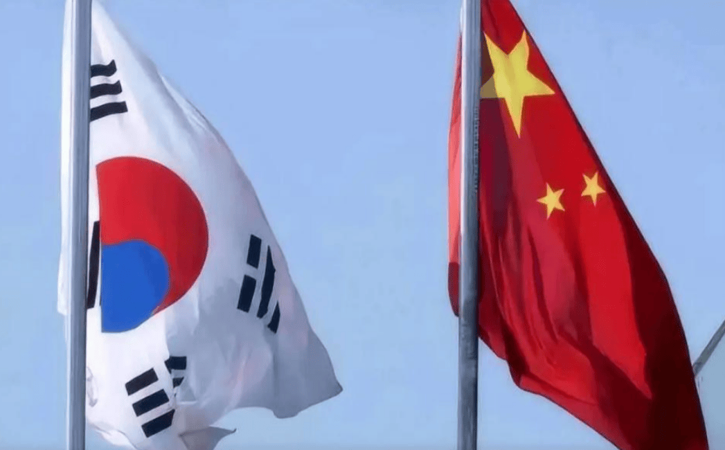 中美谈妥后，与中方会面前，李在明在中国媒体上发文，姿态放的很端正