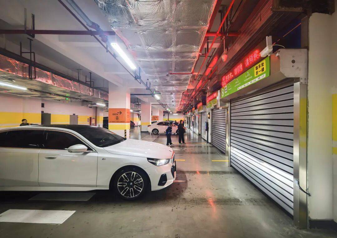 两分钟一键存取！这座贵州最高智慧停车场破解停车难题