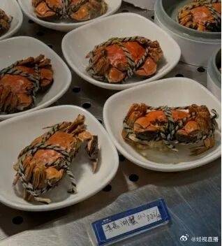 浙大食堂8.8元一只的螃蟹引热议，工作人员回应：并非刻意与校外比价，天气转冷已停售