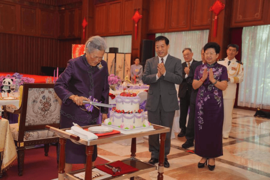 连续有两位国王访华，其中一位是建交以来首访，证明了什么？