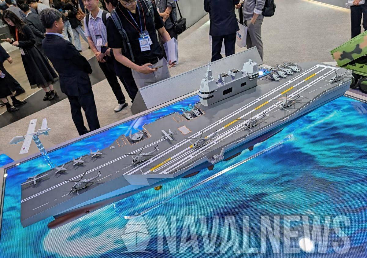 福建舰刚服役不久,韩国就迫不及待了,发布4.5万吨电弹小航母方案!技术差距成摆设