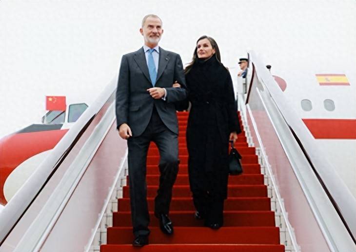 西班牙国王访华，来中国想争取投资，签下10份重要文件！拒绝被美国绑住手脚