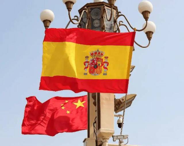 时隔18年来华,第一站没去北京!中方高规格接待,狂签10项协议