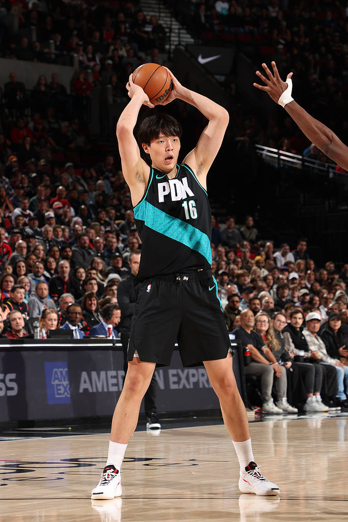 NBA生涯新高!杨瀚森9分5板3助 他值得更多出场时间!