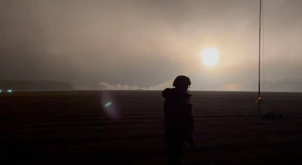 破城就是死路,泽连斯基拼命了,连炸12小时,否认红军城上督战队