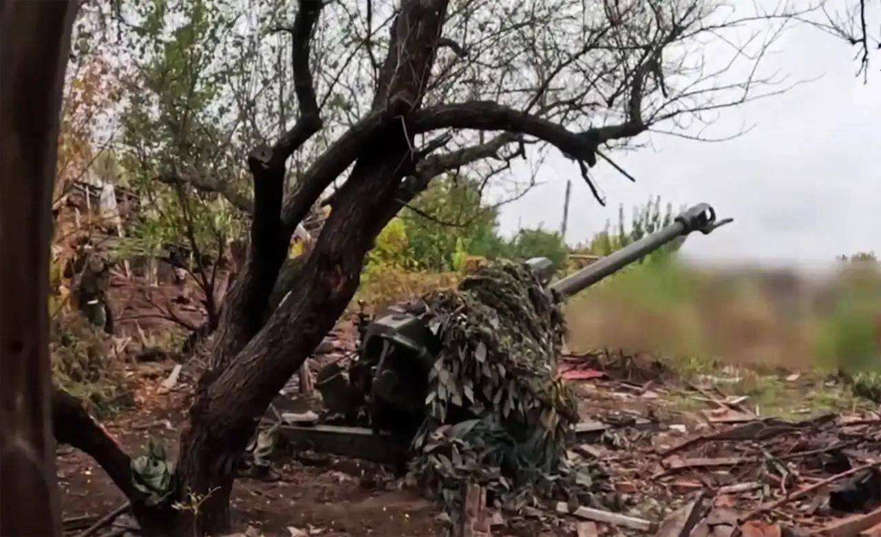 破城就是死路,泽连斯基拼命了,连炸12小时,否认红军城上督战队