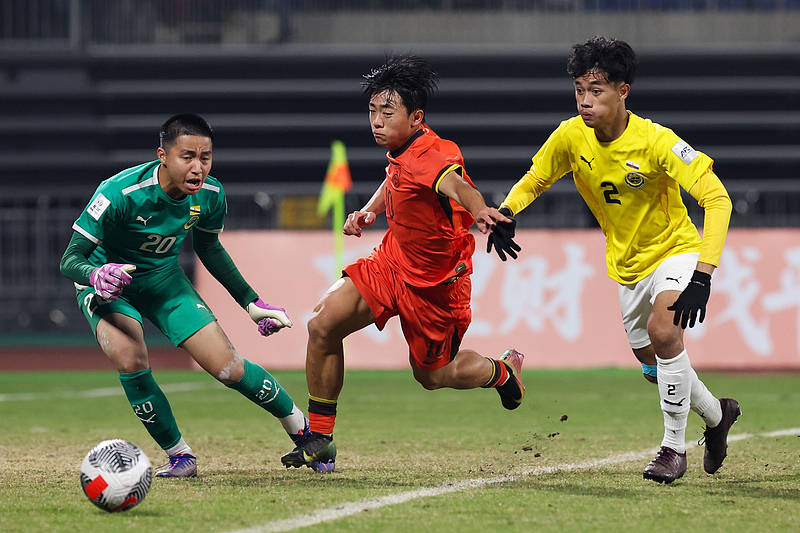 U16国足让中国球迷继续“过年”,对手再弱,连续踢出两位数比分也非易事