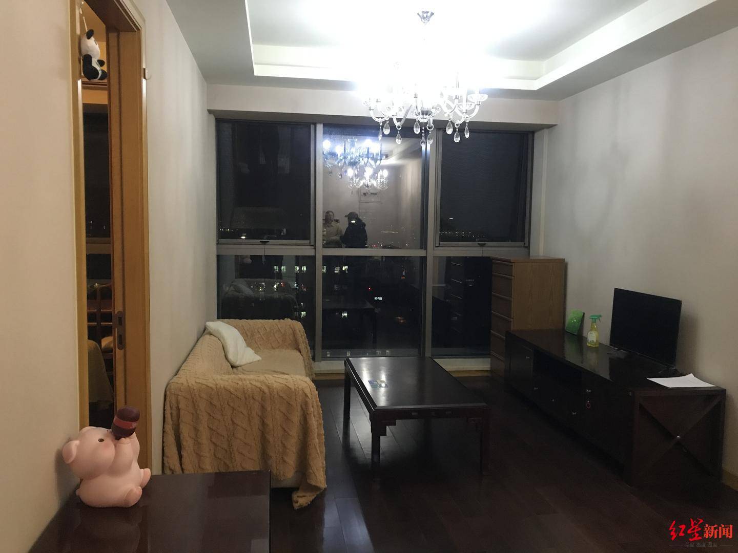 男子卖房发现公寓被注册10家公司，最早的登记在8年前 市监部门联系企业尽快迁走