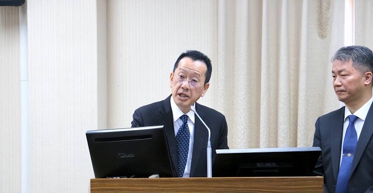 福建舰破天荒过台海传递强烈信号,台当局还在自欺欺人,对解放军产生误判