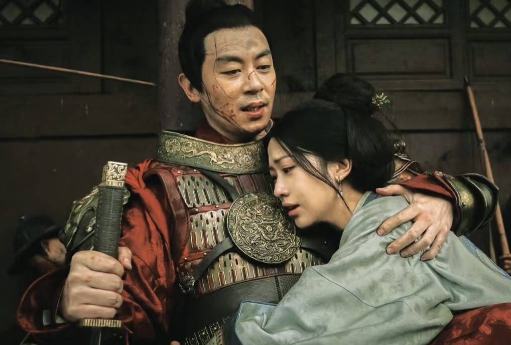 年终策划|《生万物》捧不红迟蓬、《以法之名》爆不了董晴，2025配角迎来“上桌危机”