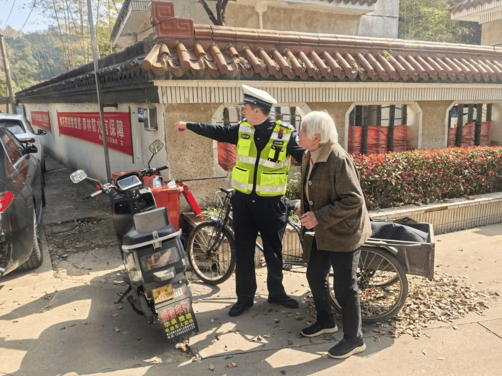 “这可能是最后一次来看你了”,常州九旬老人偷偷骑两个多小时三轮车祭扫亡夫