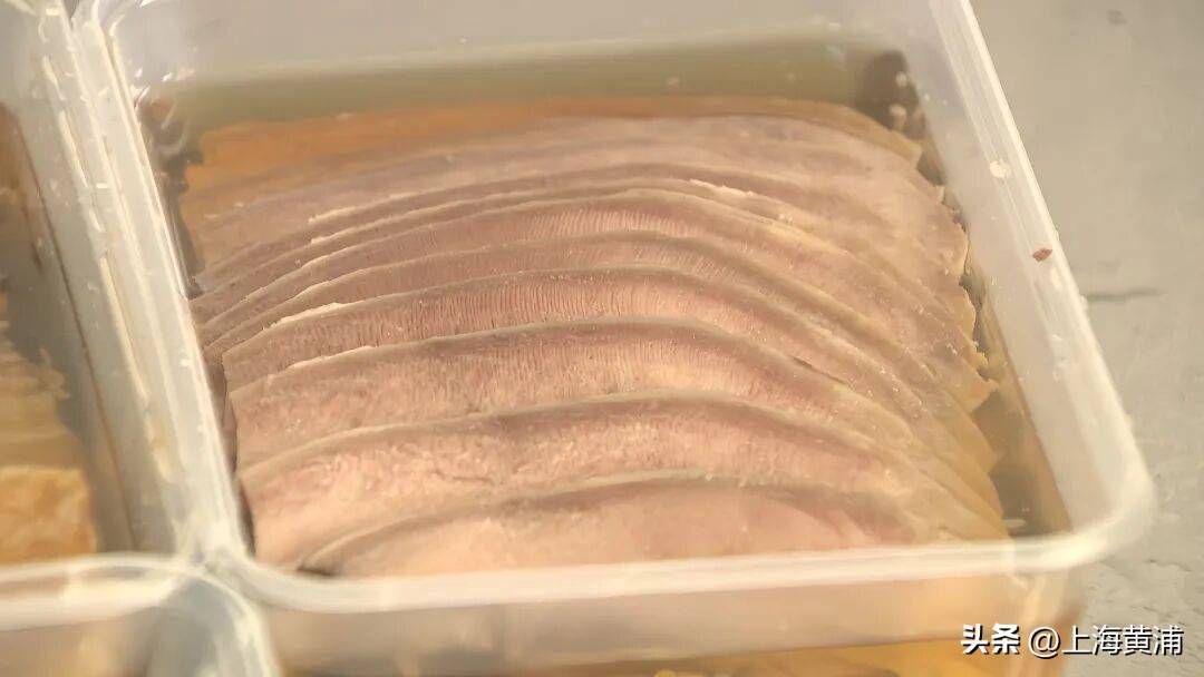 气温已超32度!为啥上海人顶着烈日也要排队?就为这口夏日专属“鲜味”,“吃了就觉得很爽”!