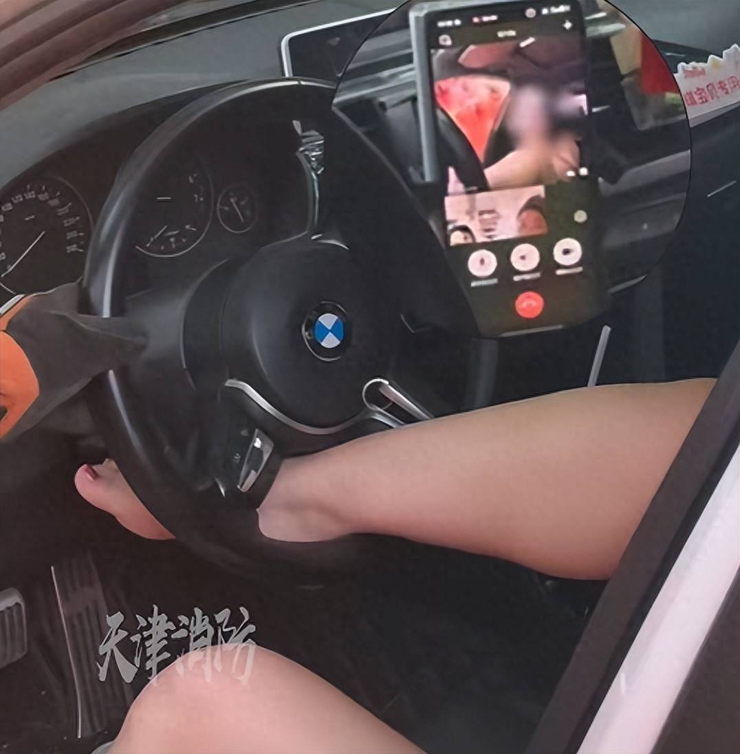 女子脚卡宝马车方向盘2小时,自救失败后无奈拨打119求助