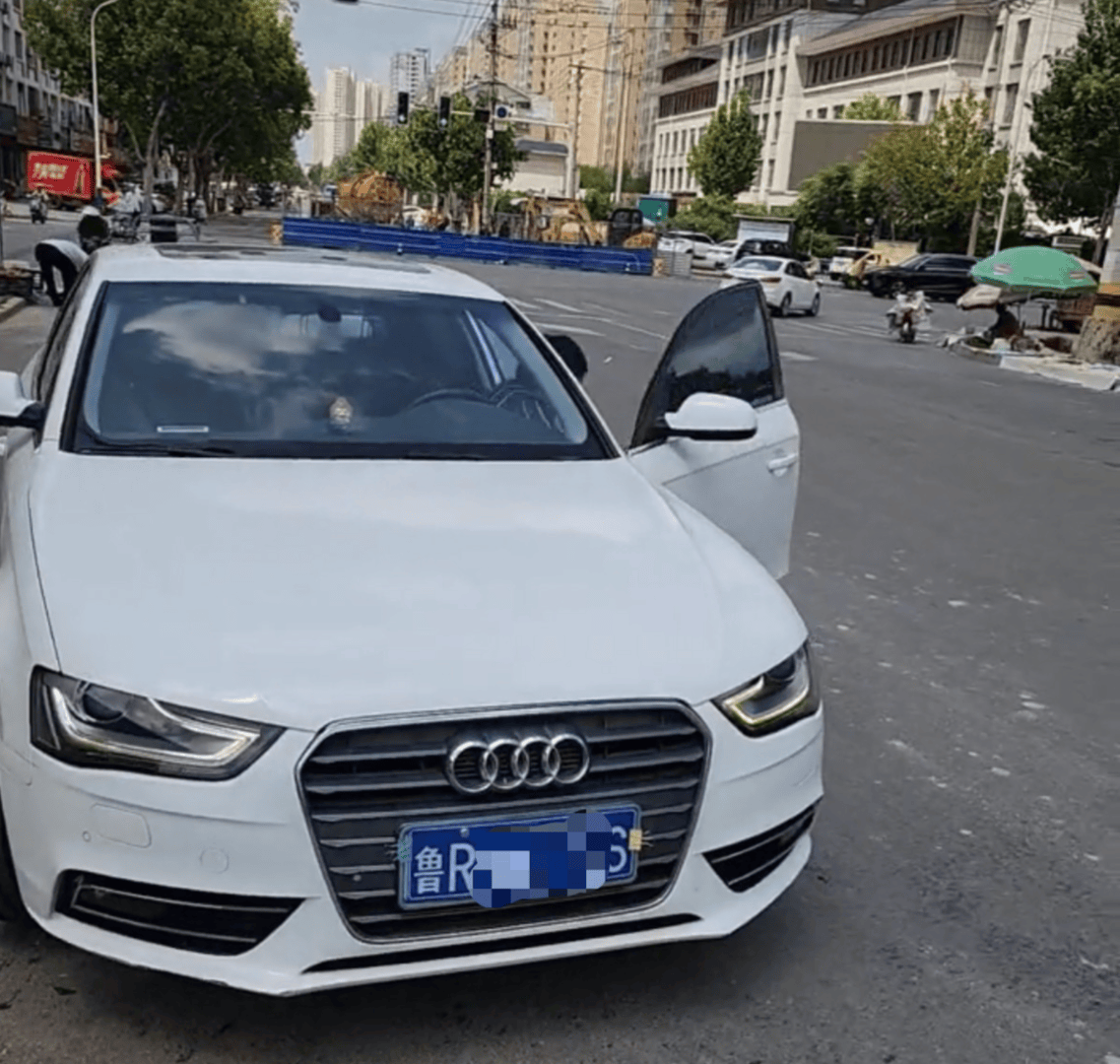 摊主称女顾客退瓜不成砸西瓜,所驾车辆前后车牌不一致 警方:涉事女子已在派出所,交管部门已介入