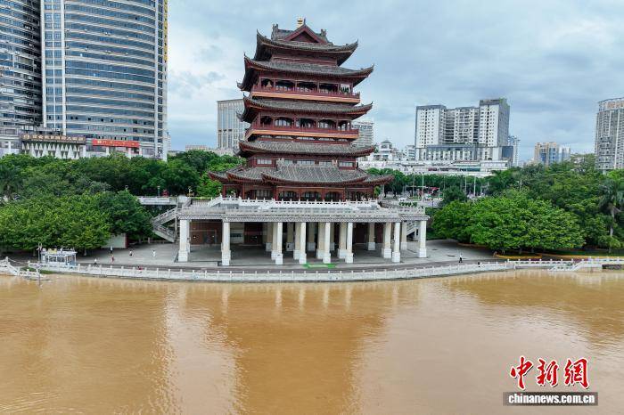 广西南宁:洪水来袭 邕江大堤关闸防洪