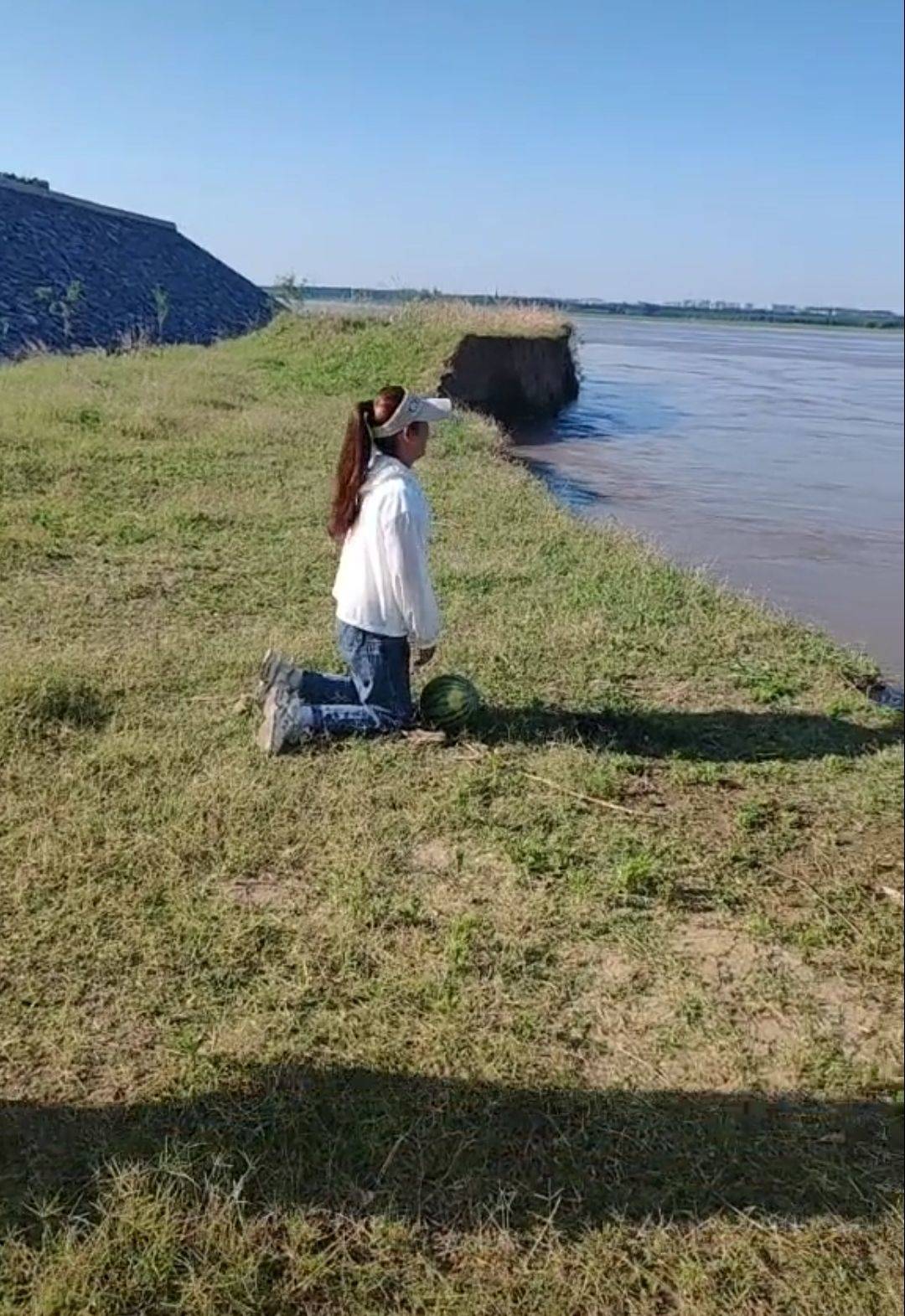与男友在黄河边约会后失踪的女孩已找到,遗体经尸检后已火化,警方审查认为现有证据无法证实犯罪事实发生,不予立案