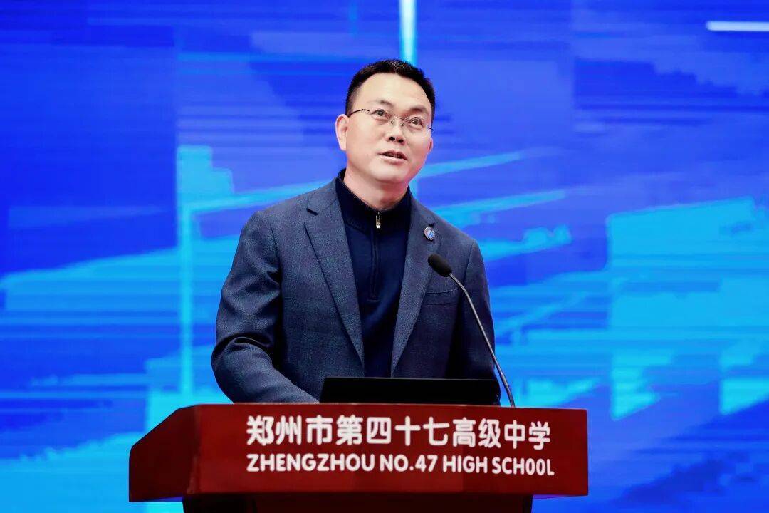 郑州一高中副校长因病离世,享年52岁,知情人称他患肺癌多年,学生:他是我遇见最好的老师,最亲民的校长